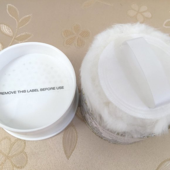 WOODS OF WINDSOR ENGLAND LILY Dusting Powder NEW - Picture 5 of 5